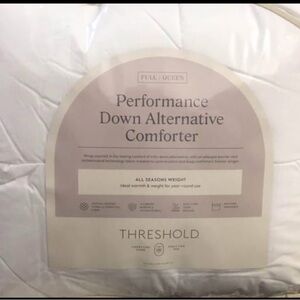 Full/Queen Threshold White Down Alternative Comforter